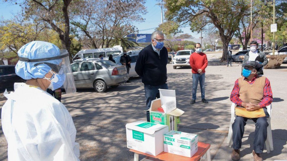 el gobernador y el intendente de san pedro participaron del operativo sanitario 
