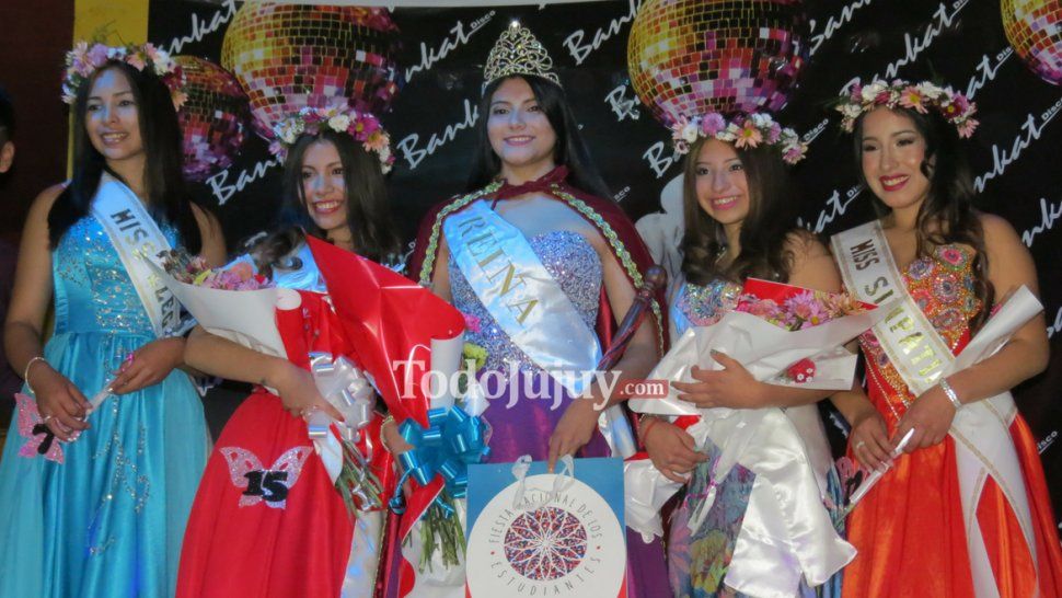 El Secundario N°2 coronó a Araceli Gareca como su nueva reina