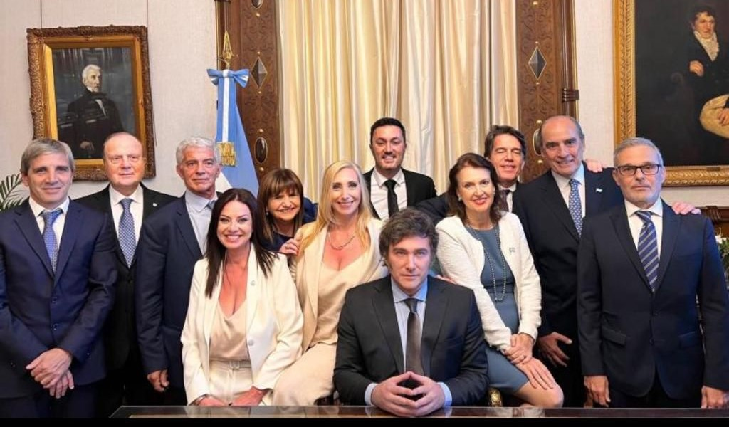quienes seran los ministros de milei que defenderan la ley omnibus