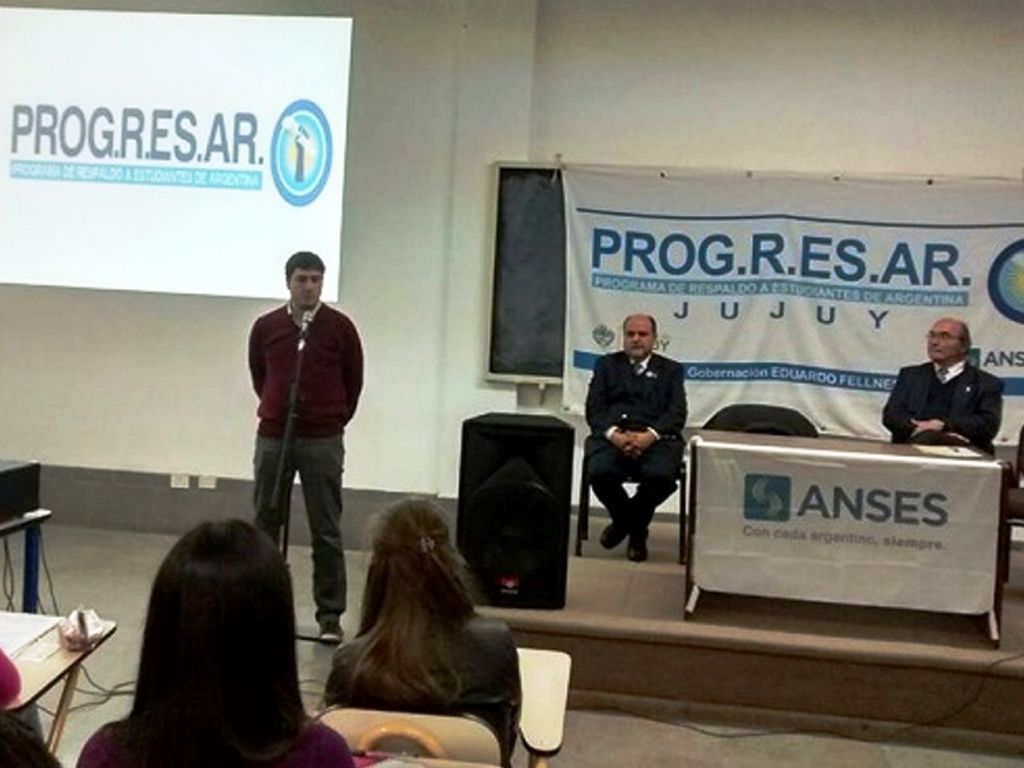 Lanzamiento en la UCASAL