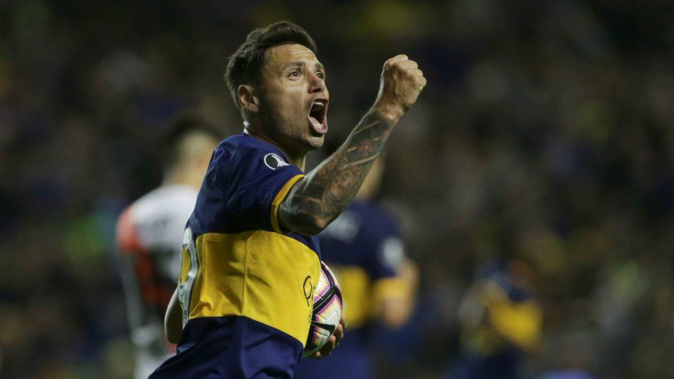 Mauro Zárate llegó a un acuerdo con la dirigencia y se queda en Boca