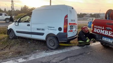 Se le cruzó un perro, perdió el control y terminó volcando en ruta 66