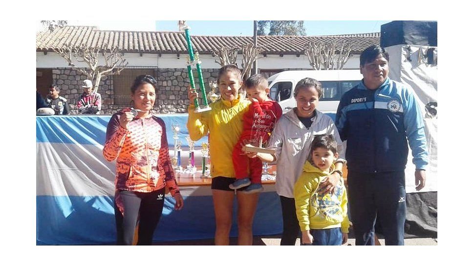 Más de cien atletas participaron de la maratón en San Antonio