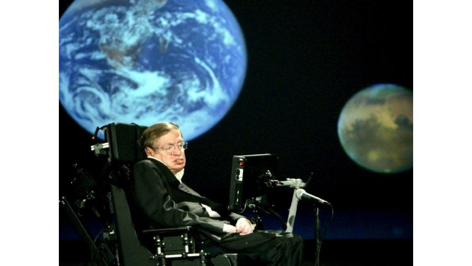 Stephen Hawking advirtió que el planeta Tierra se convertirá en una enorme bola de fuego