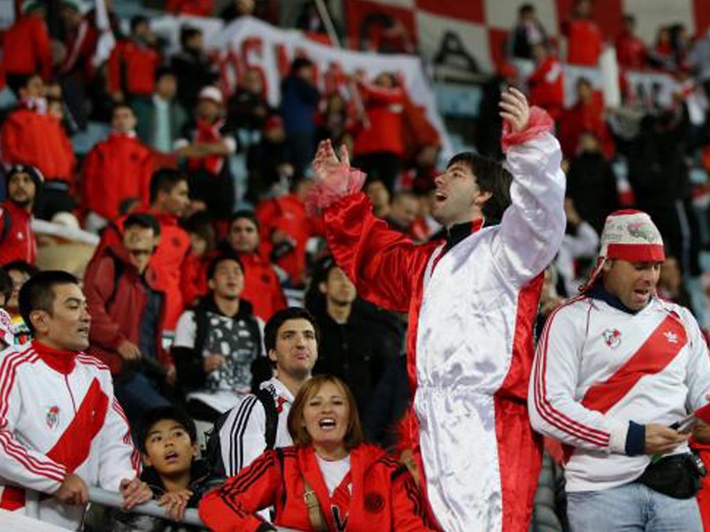 Hinchas de River en Japón