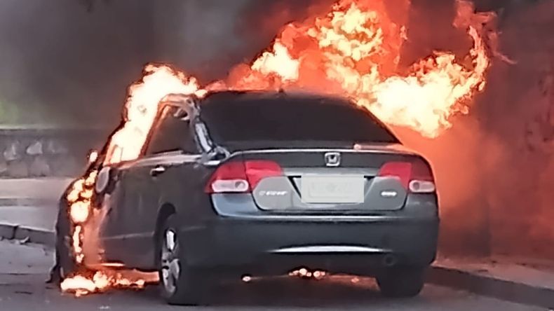Casos de autos incendiados en Jujuy (foto ilustrativa).