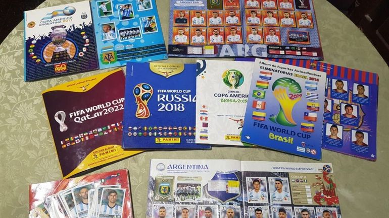 Una abuela cobro la jubilación y se la gastó en los álbumes del Mundial