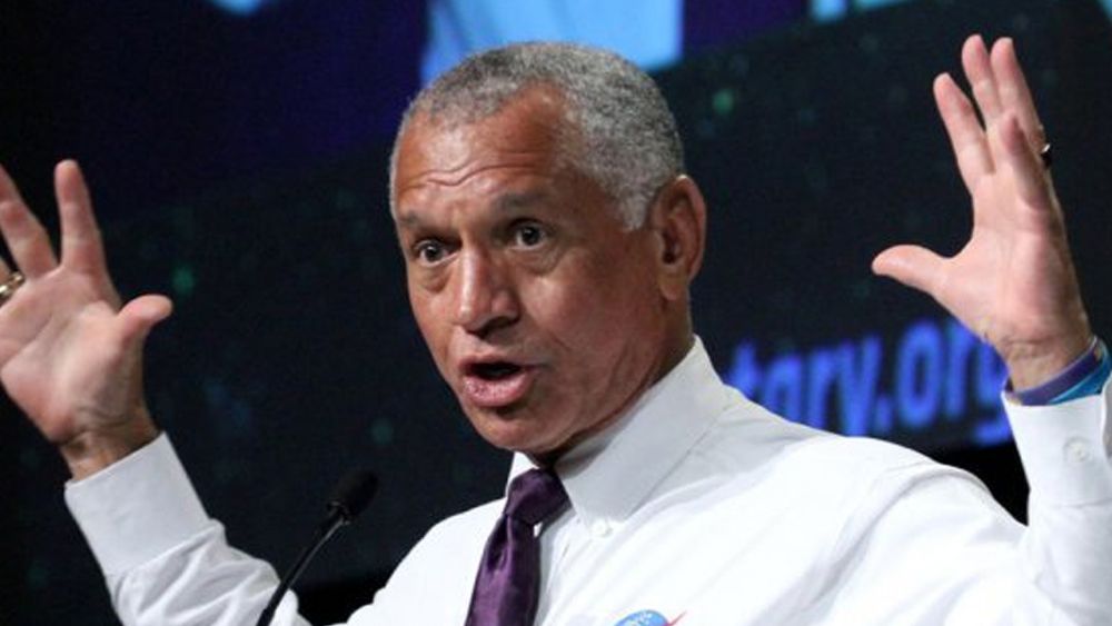 El jefe de la NASA, Charles F. Bolden Jr