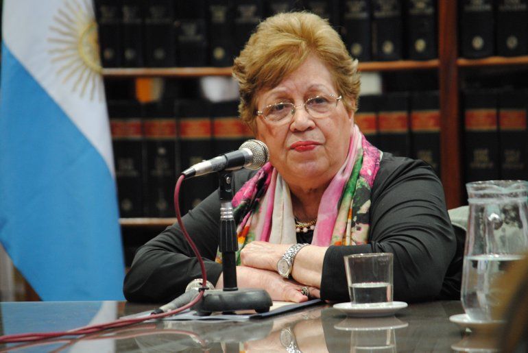 Jueza-Clara-langue-de-Falcone.jpg