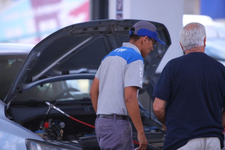 Horarios de las estaciones de servicios durante las fiestas. Horarios de las estaciones de servicios durante las fiestas.