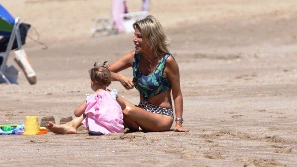 Mirá las fotos: la hermana menor de Susana Giménez en la playa