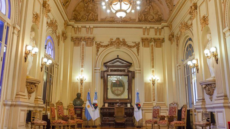 Hasta mayo estará cerrado el Salón de la Bandera y pondrán una réplica de la bandera
