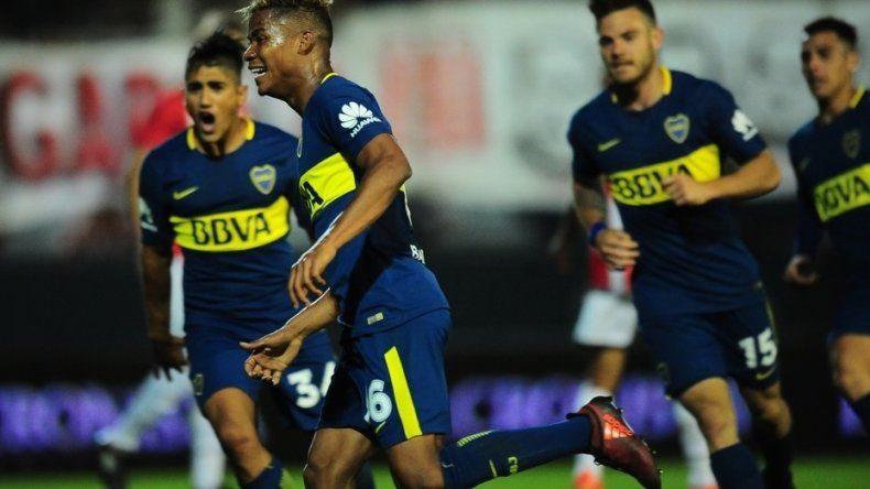 Un trabajoso triunfo ante Estudiantes dejó a Boca solo en la punta