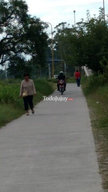motos en la ciclovía.jpg