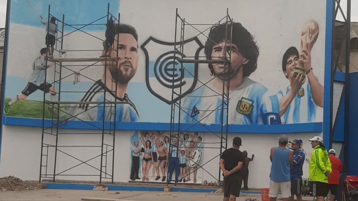 Pintaron un mural de Mario Lobo en el Estadio 23 de Agosto.