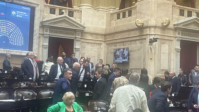 Diputados: se levantó la sesión en medio de un escándalo
