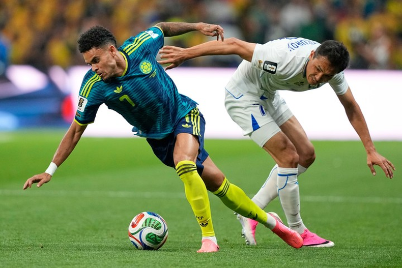 Colombia ante Uzbekistán.