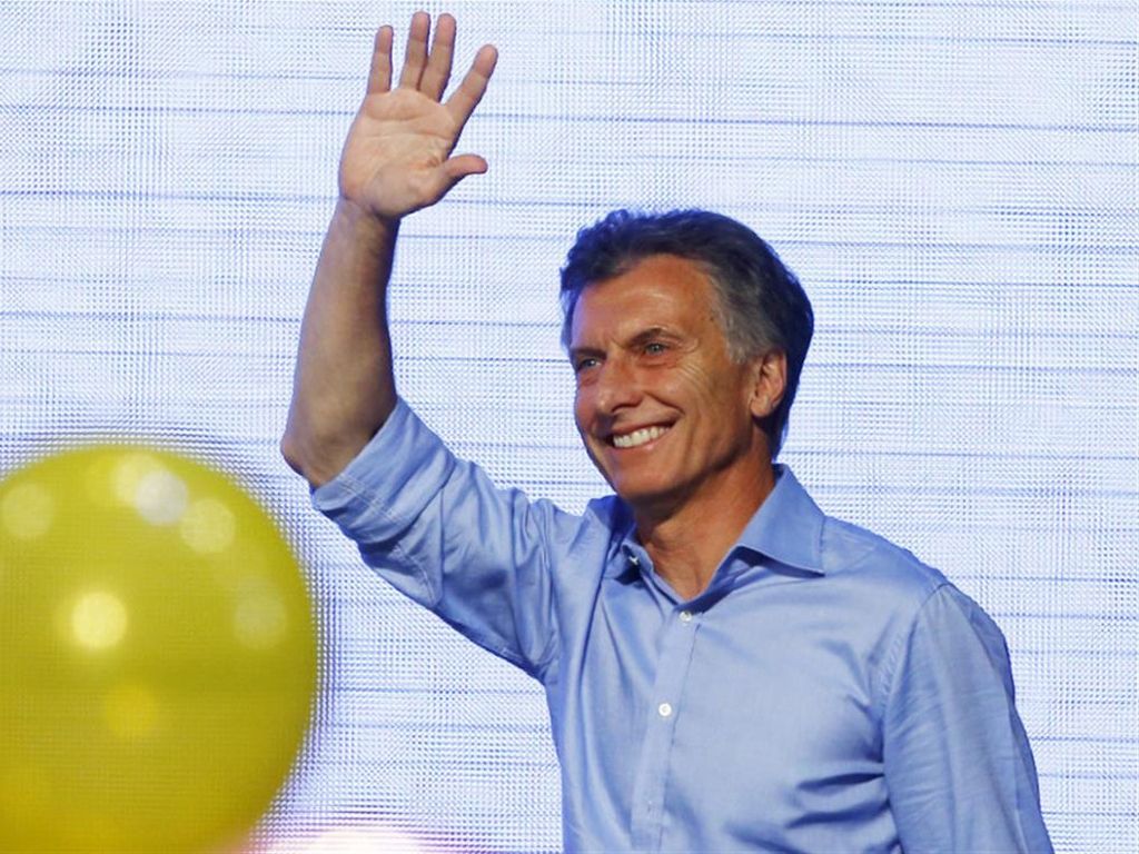 Mauricio Macri saluda
