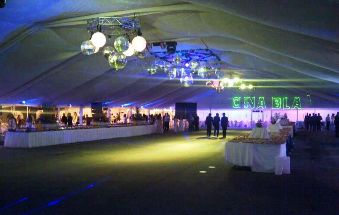 Cena Blanca: salón de bai