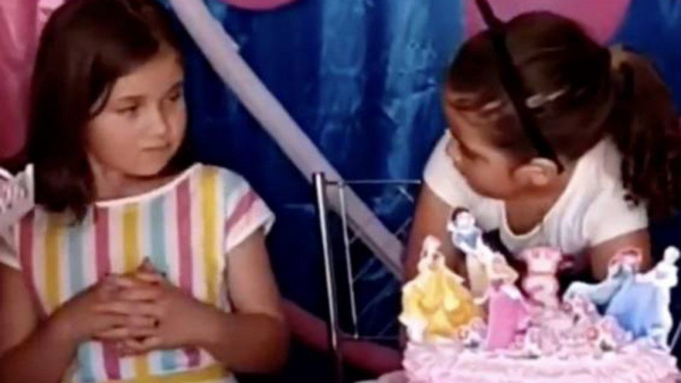 Video viral: conocé la historia de la nena que apaga las velas del cumpleaños de su hermana