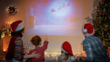 La Navidad genera el clima ideal para ver en familia películas que giren en torno a Papa Noel.