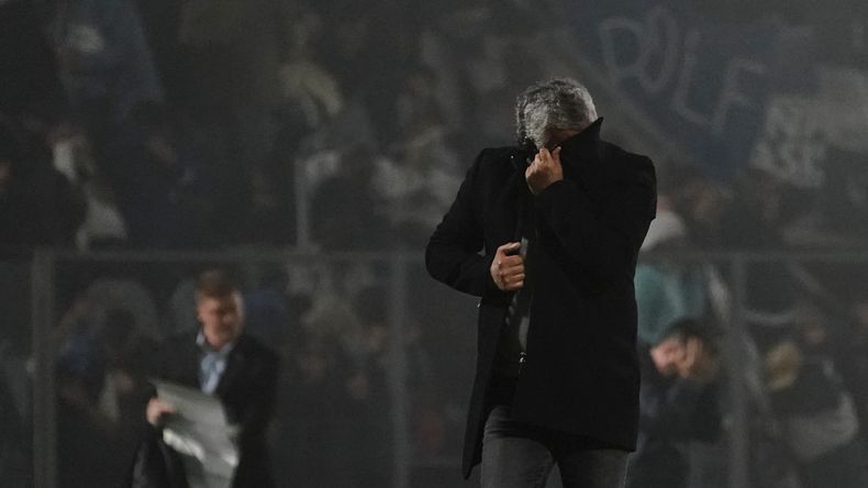 El entrenador afirmó que “queremos salir campeones y nos cagan la vida jugar sin público.&nbsp;