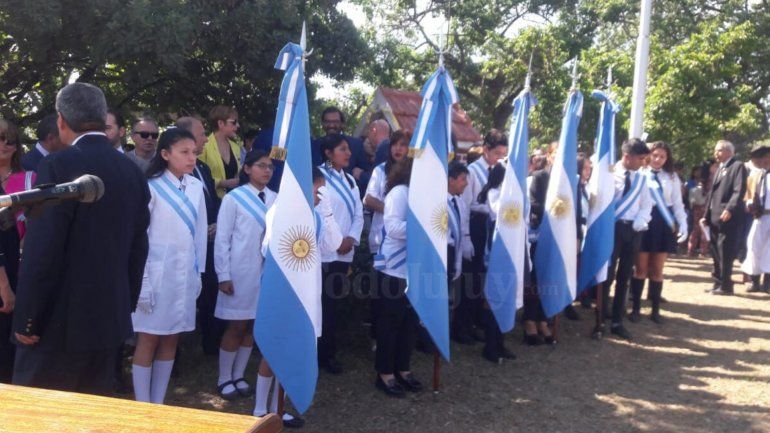 18 de Noviembre autonomia politica de jujuy acto banderas.jpg