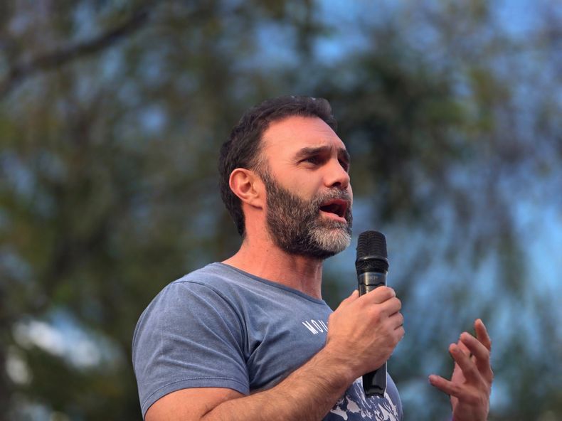 “Este 11 de mayo tenemos una oportunidad histórica de terminar con la casta y sus privilegios” Ezequiel Atauche, senador nacional y presidente de La Libertad Avanza Jujuy. “Este 11 de mayo tenemos una oportunidad histórica de terminar con la casta y sus privilegios” Ezequiel Atauche, senador nacional y presidente de La Libertad Avanza Jujuy.