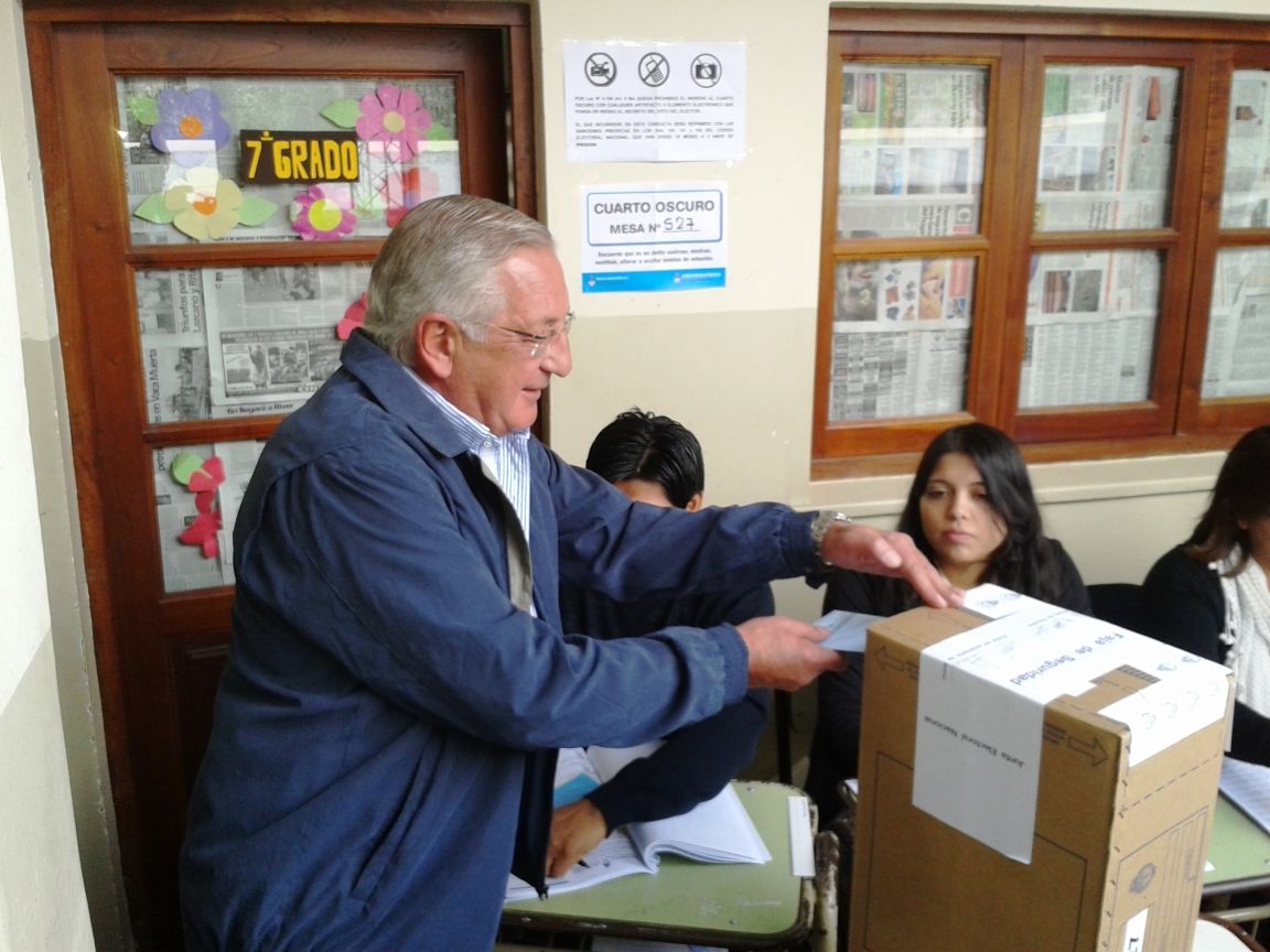 Eduardo Fellner votando