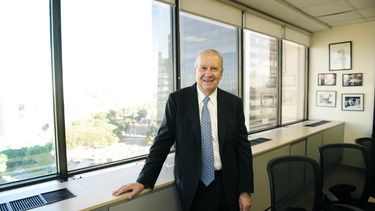 El empresario Enrique Pescarmona fue sobreseído de la causa de los Cuadernos por su estado de salud.