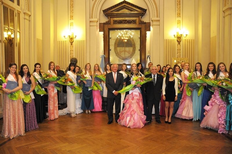 Reinas con el Gobernador