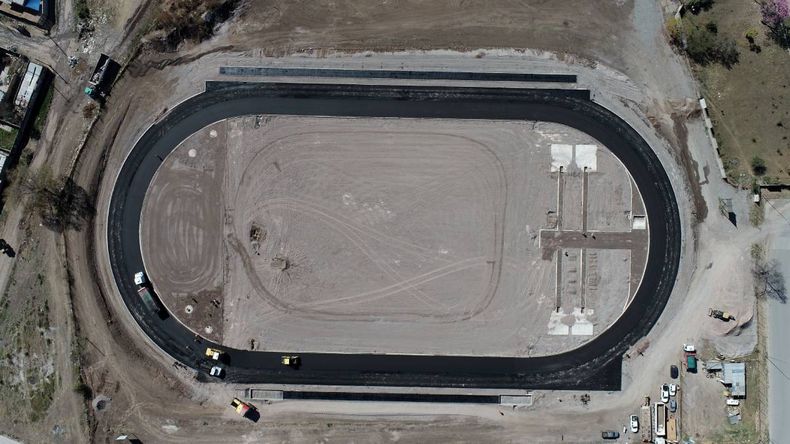 Pista sintética de atletismo en la Ciudad Deportiva de Alto Comedero