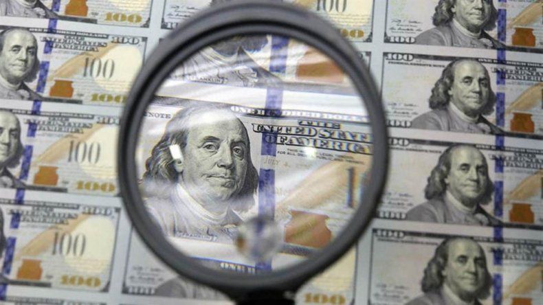 El dólar sigue en baja en la primera rueda del año y vuelve al valor de la semana pasada