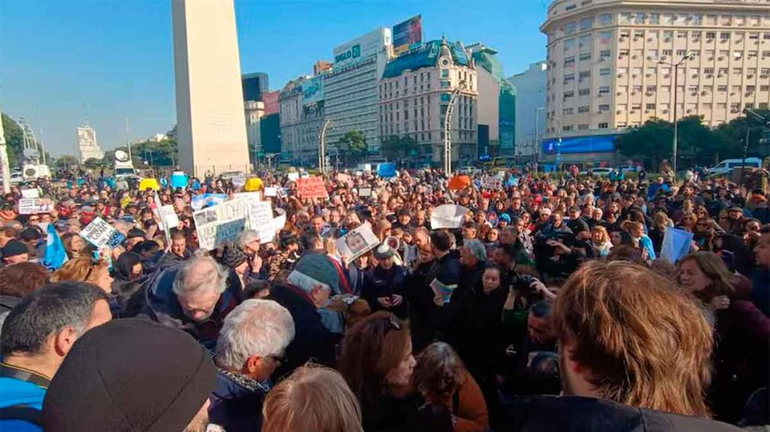 Masiva marcha en el Obelisco / Foto e información de Diario El Panorama
