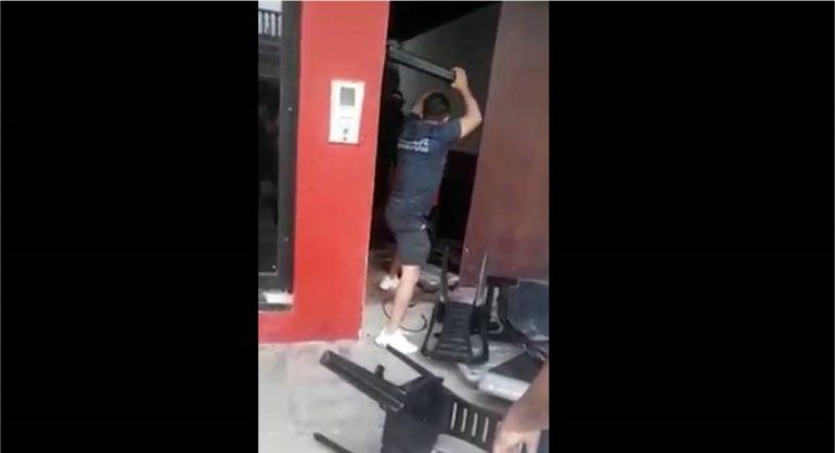 Enfrentamiento en un local.jpg
