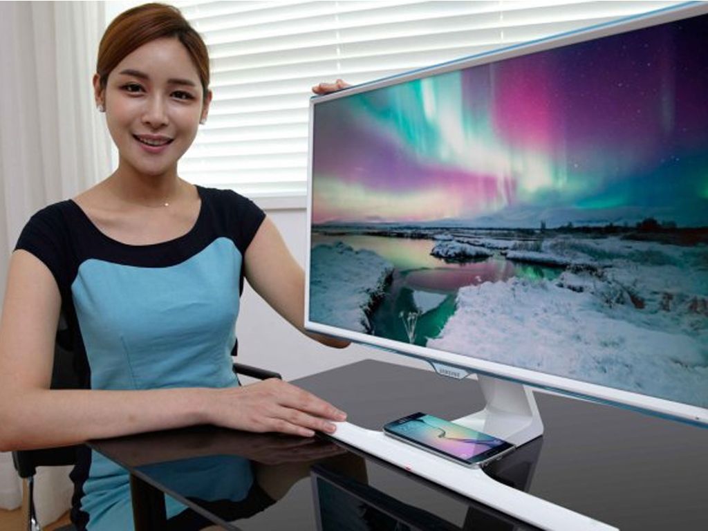 El celular se cargará en el monitor