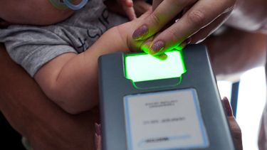 Ahora se podrá anotar a los hijos hasta con cuatro apellidos