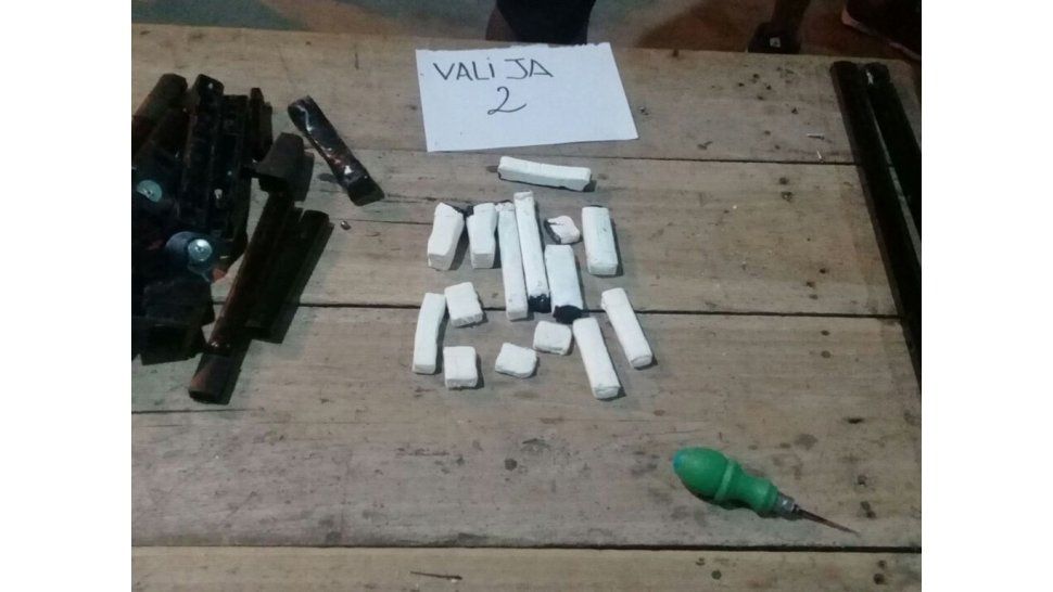 Secuestran más de 3 kilos de cocaína oculta en las manijas de una valija