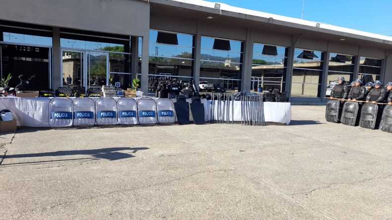 El Gobierno entregó equipamientos para la Policía