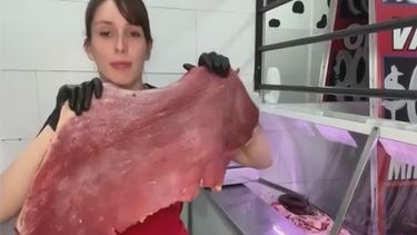 La joven de 23 años, conocida por todos como Lula, se crio entre costillas y cuchillos desde pequeña.