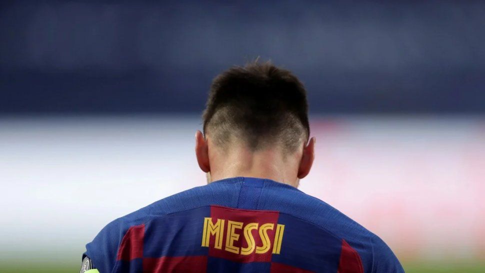 bomba en barcelona: lionel messi se ve fuera del equipo