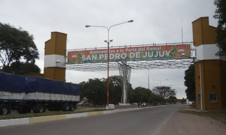 Chocó a dos motociclistas en San Pedro y se dio a la fuga