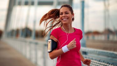 Un nuevo estudio señala que correr contribuye a tener un mejor sueño.