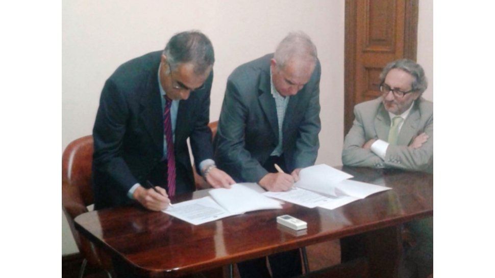 Convenio entre IVUJ y Abogados