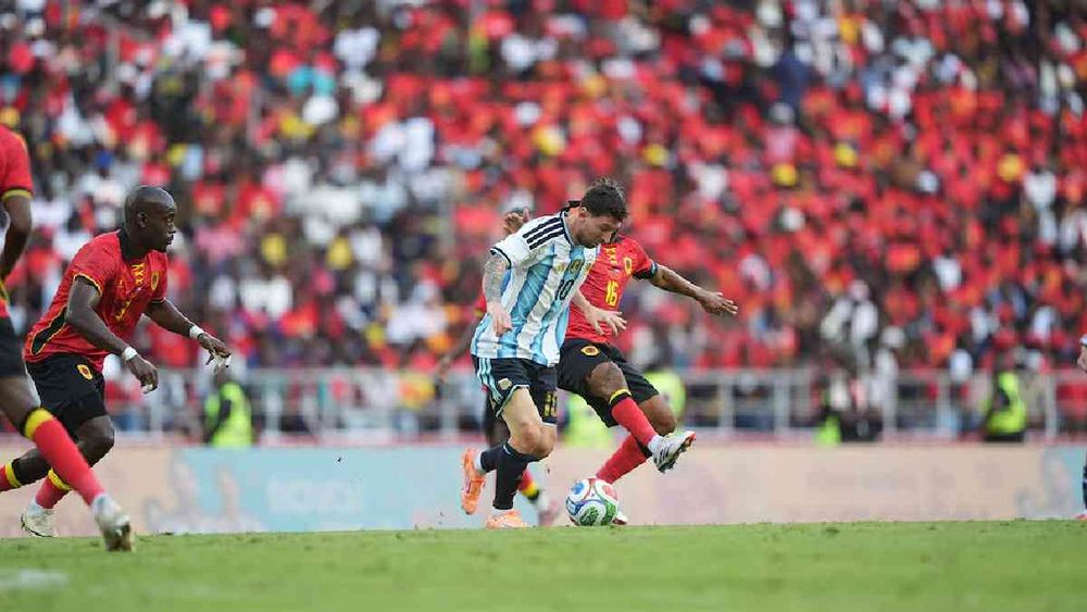 La SelecciónArgentina le ganó a Angola 2 a 0 en Luanda