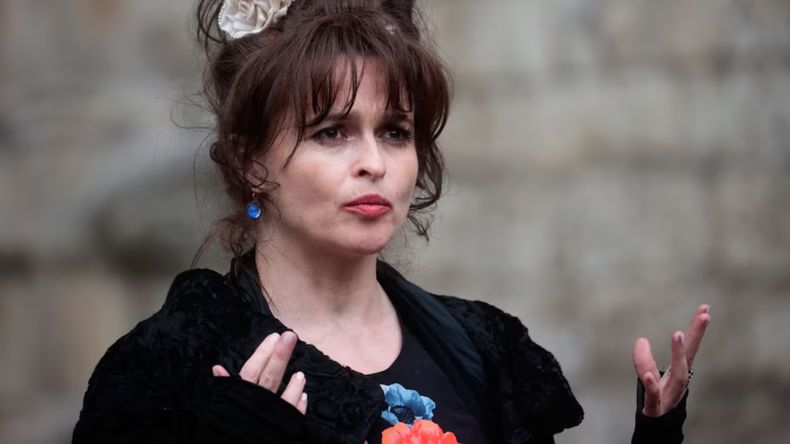 El equipo se vio sorprendido por una novedad inesperada: la salida repentina de Helena Bonham Carter.