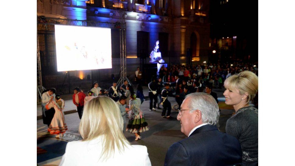 Fellner junto a Carina Rabolini