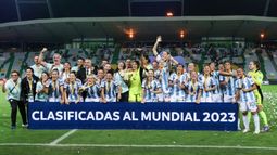 Festejo del seleccionado nacional de fútbol femenino por su clasificación al mundial.