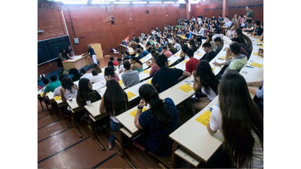 Universitarios