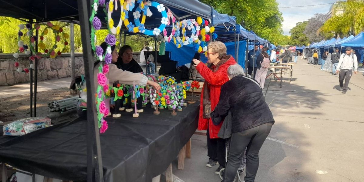 Feria de las Ofrendas en Jujuy: más de 100 puestos se instalaron sobre avenida 19 de Abril